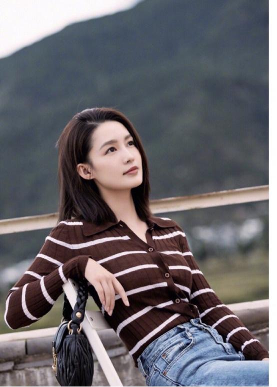 灰色长袖连衣裙高级感显瘦,什么衣服不适合穿甜美风