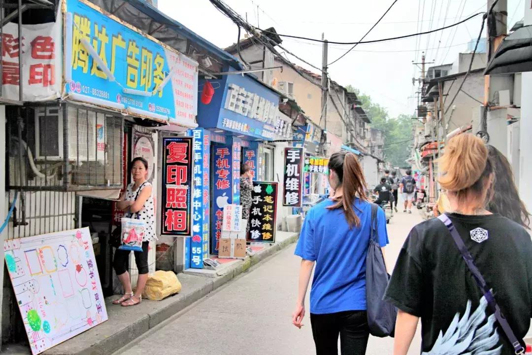 武昌这所低调的大学坐拥一线江景,教学楼窗外就是黄鹤楼