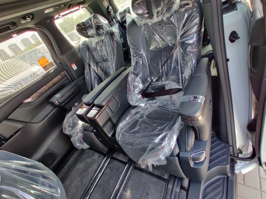 丰田保姆车埃尔法,日系保姆车埃尔法