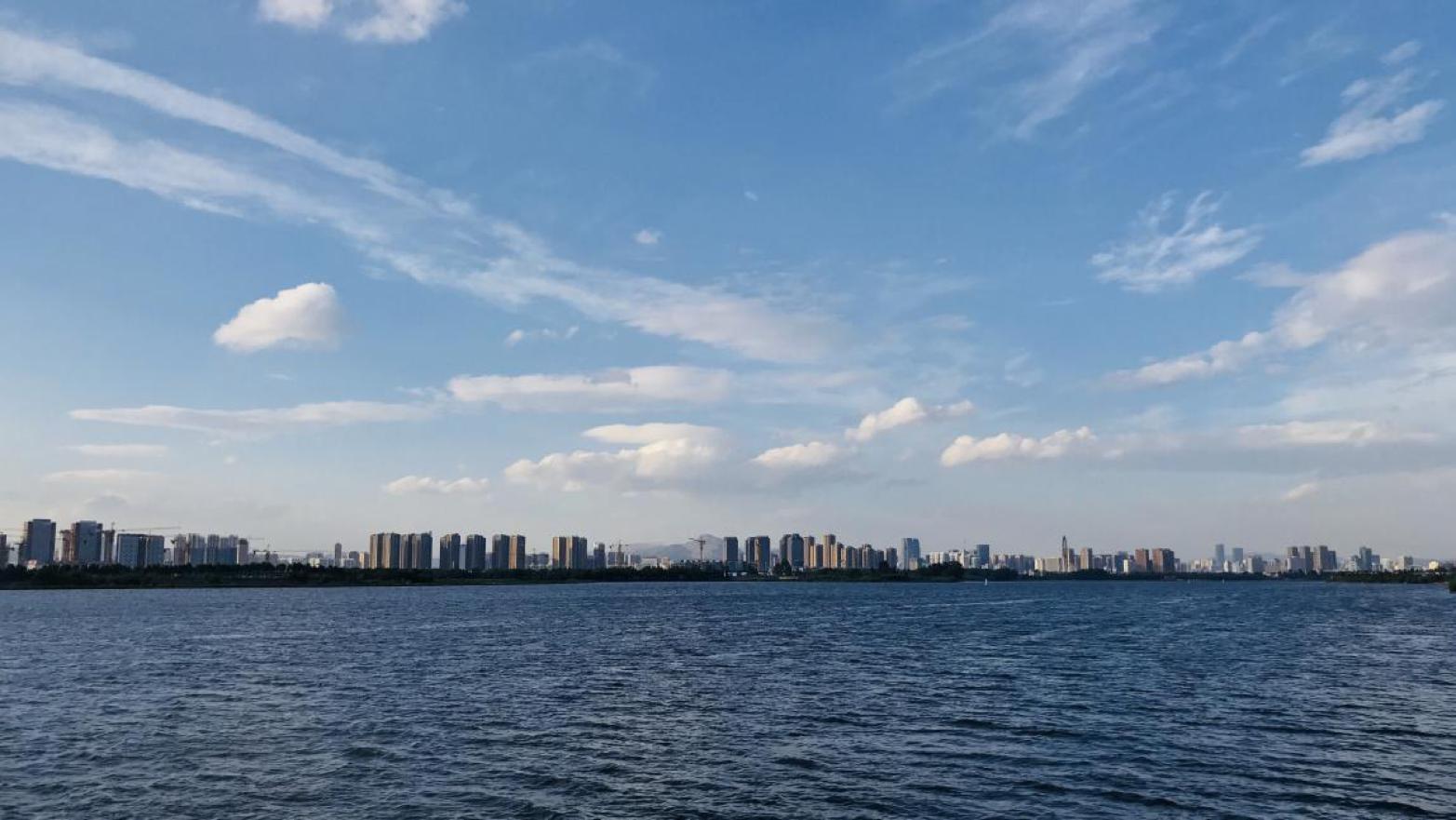 滇池听蓝半岛房价,滇池边投资楼盘