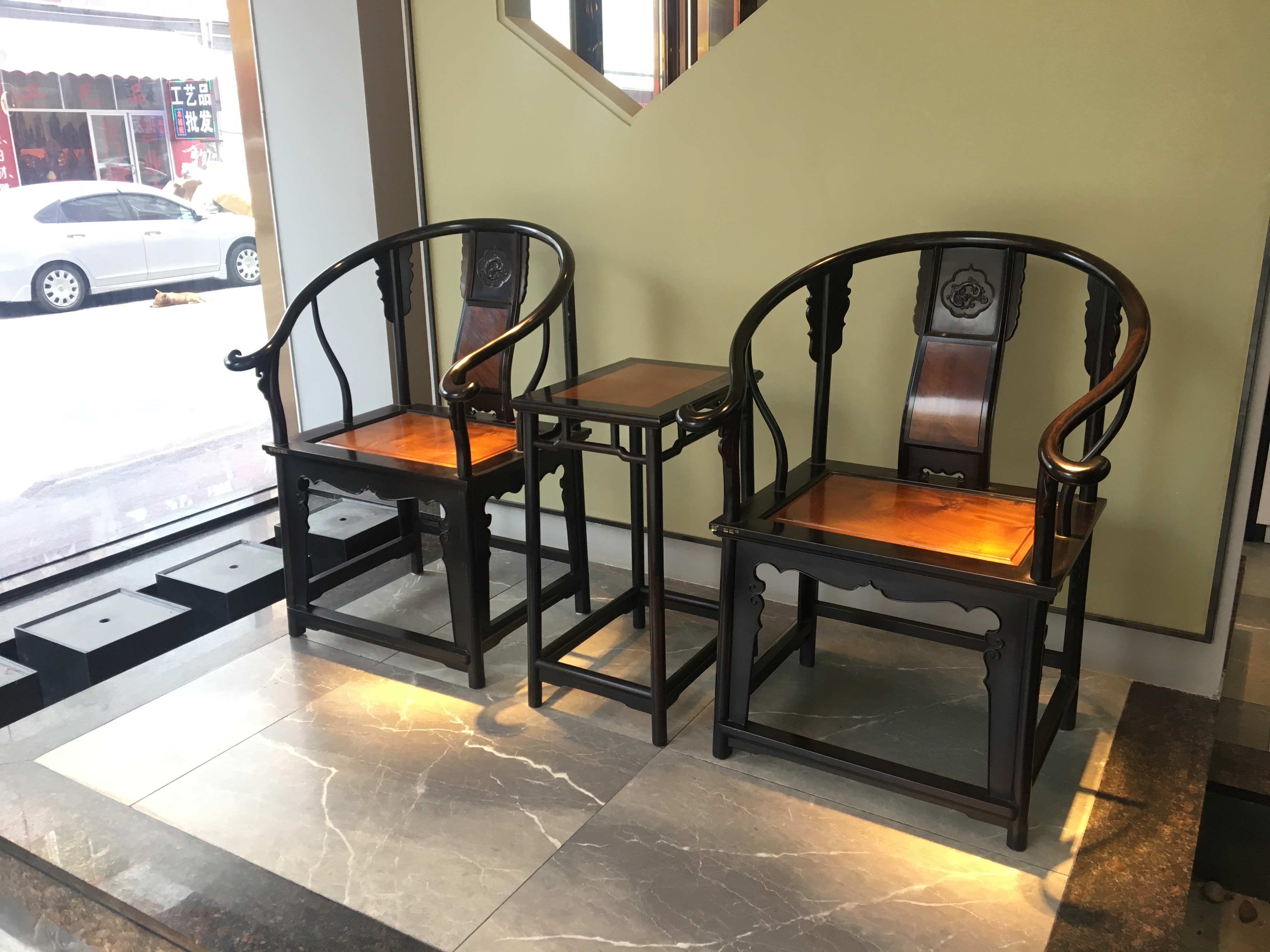 中式便宜红木家具圈椅搭配效果图,红木家具圈椅解析图片