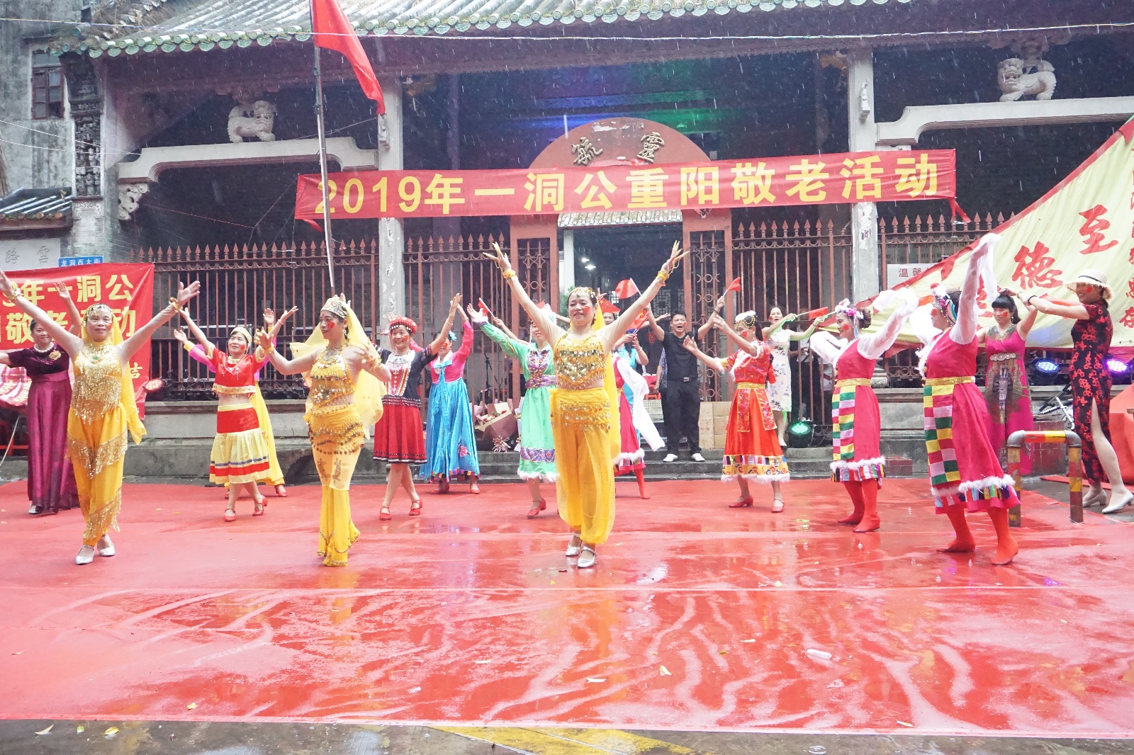 天河|热闹!一洞公祠重阳敬老摆70多围,老人家笑到“见牙唔见眼”