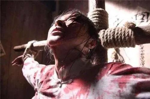 1941年，15岁抗日小英雄被日*用军**搓衣板搓烂胸部，头颅挂在村墙