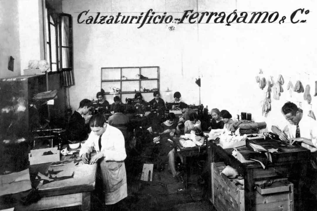 林允菲拉格慕全球品牌代言人,林允代言的香水