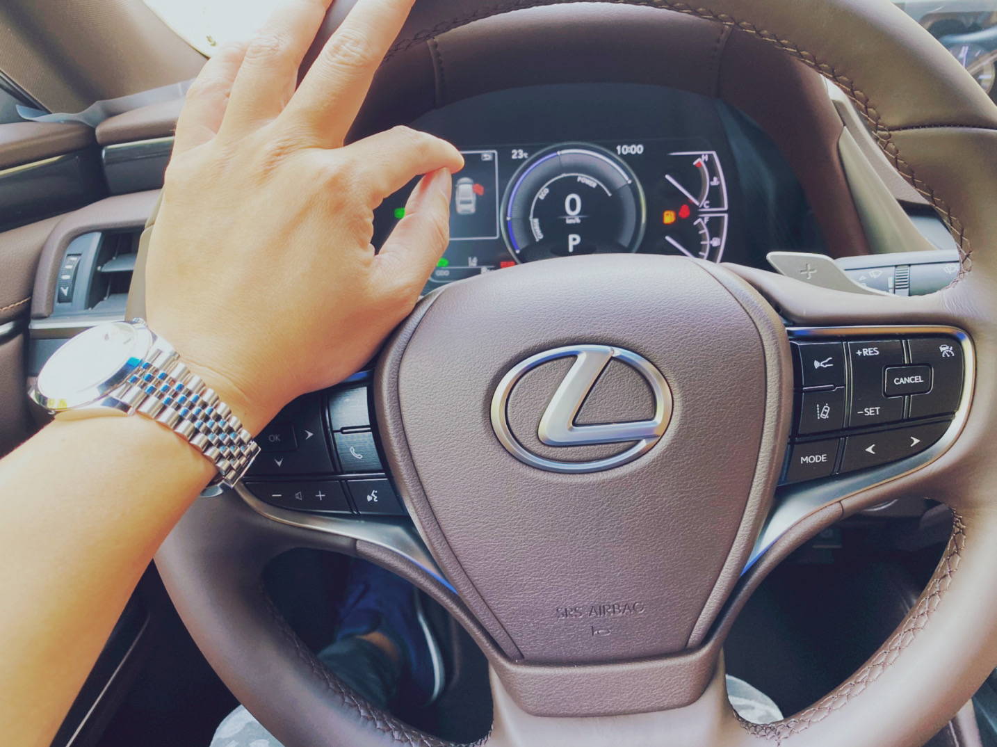 雷克萨斯销量滑坡，在中国地位已不如红旗？为何大家不买凌志了？