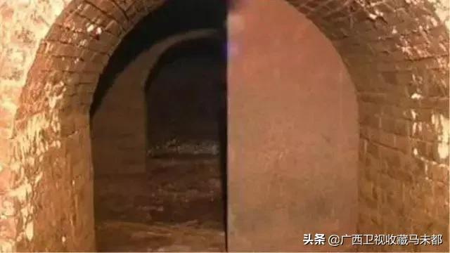 泡水的古墓挖出两块孤品金砖,但它背后的爱情才是无价之宝