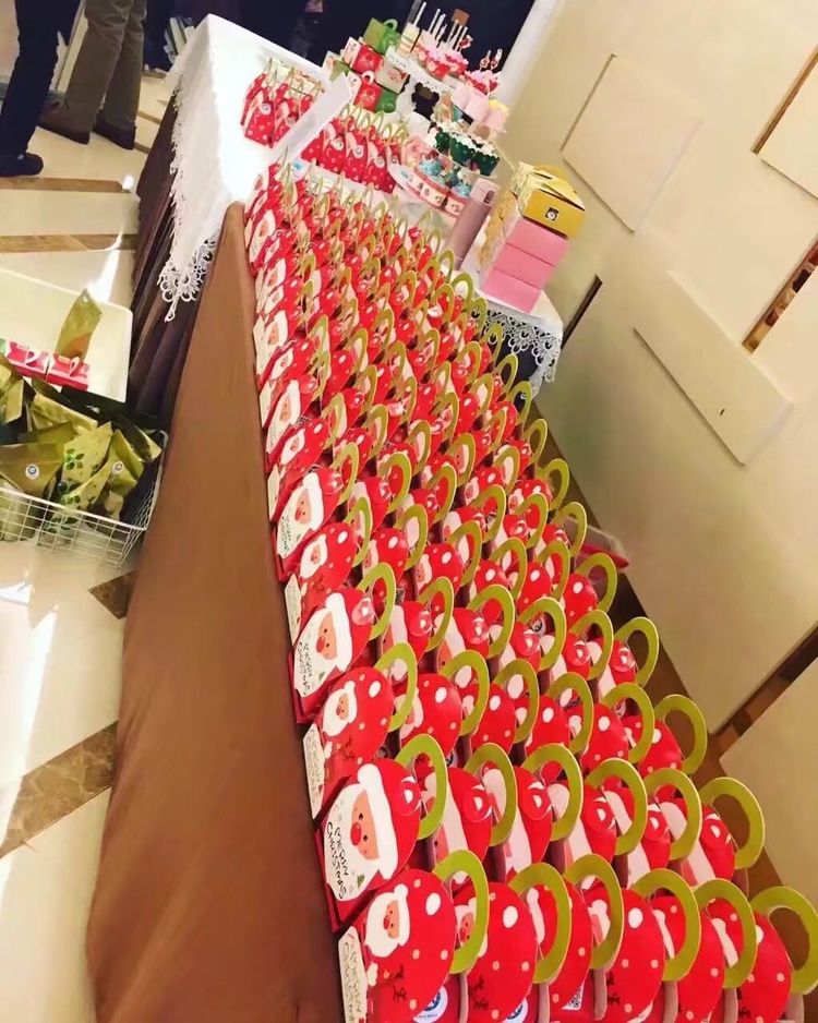 我陪女儿做烘焙年入20万女儿上了报我也成网红