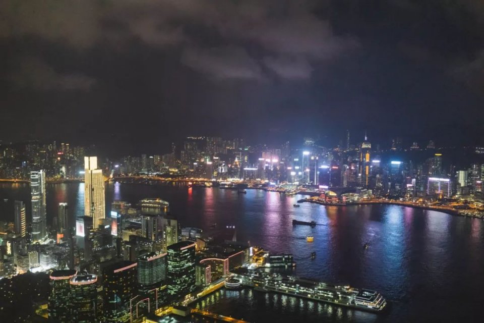 漫步香港街头感受港岛风景,逛整个香港要多长时间