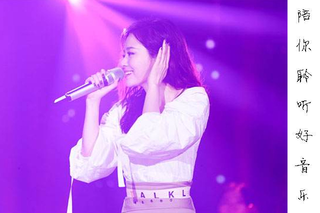 张靓颖国外砸场子,张靓颖唱歌被台下砸场子