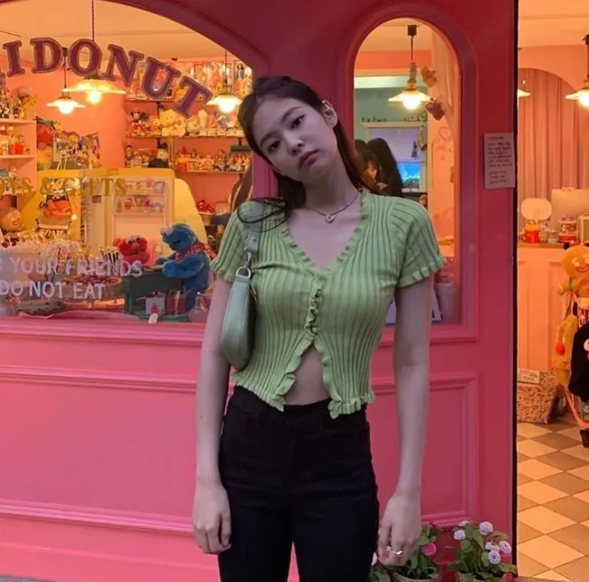 jennie甜酷风穿搭,jennie新造型lisa同款穿搭