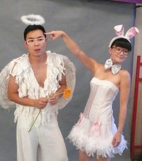 他曾离家出走,街头卖唱,今靠《屌丝男士》走红,屌丝逆袭成导演