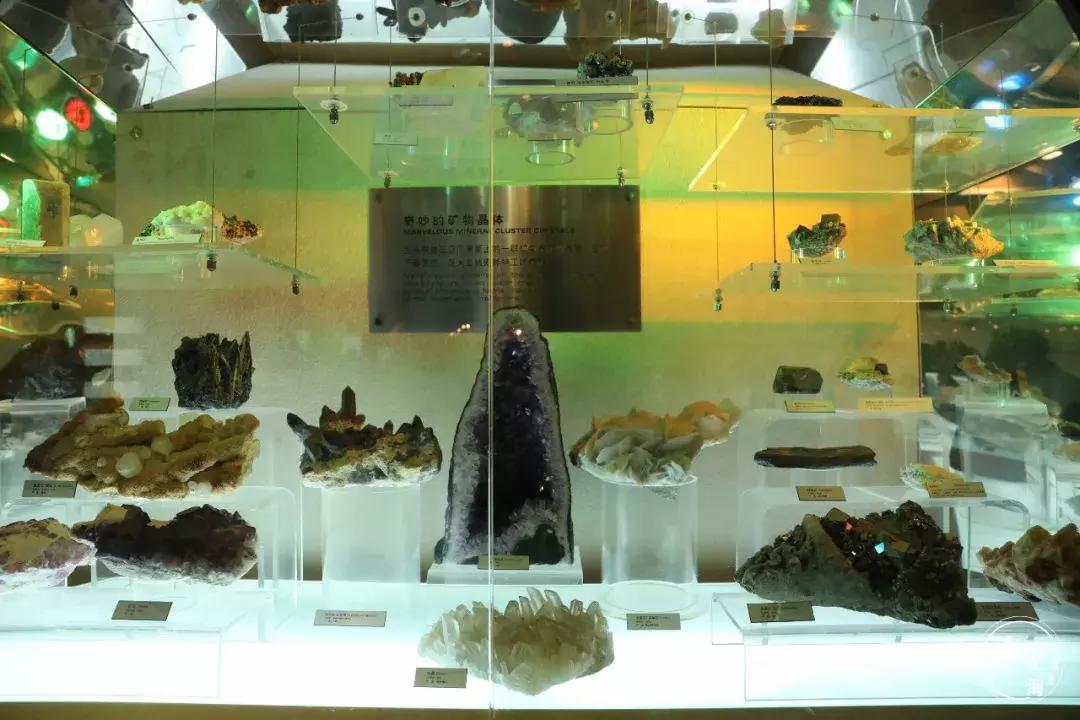 整个上海都是繁华的吗,上海一座美丽的魔都