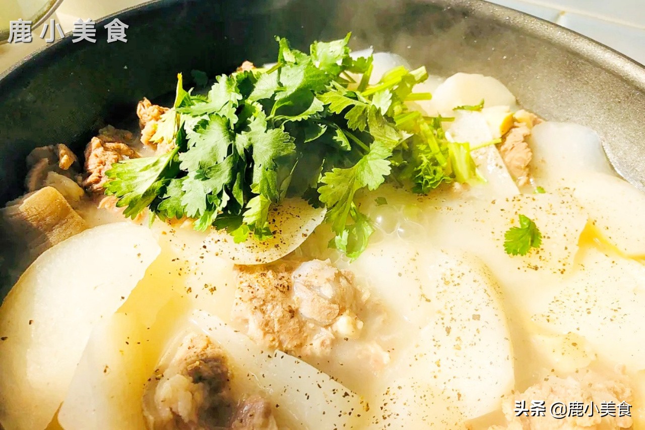 羊肉一煮就碎了是怎么回事,羊肉怎么炖才不发黑