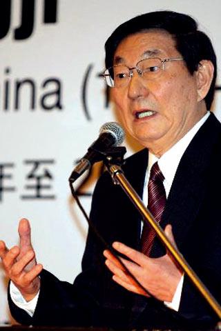 1998年，敬一丹请求*镕基朱**为《焦点访谈》题词，*镕基朱**如何回复？