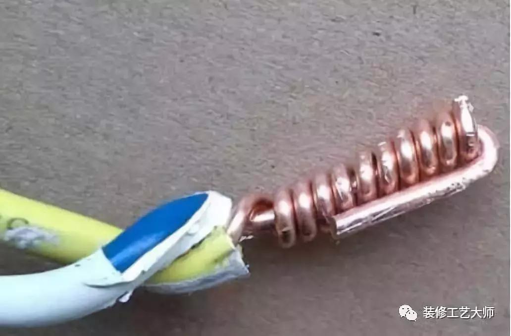 原来10年老电工这样接电线,电工直接用手接电线怎么不会触电