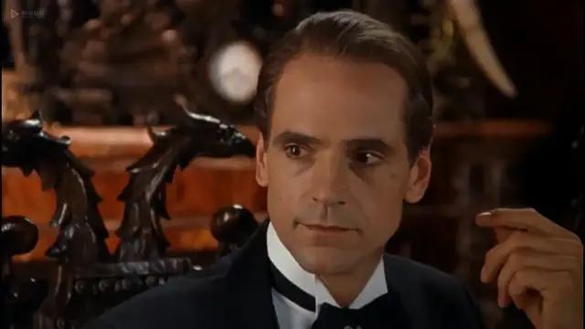 他是《洛丽塔》男主,畸形恋专业户,也是禁欲系不老男神