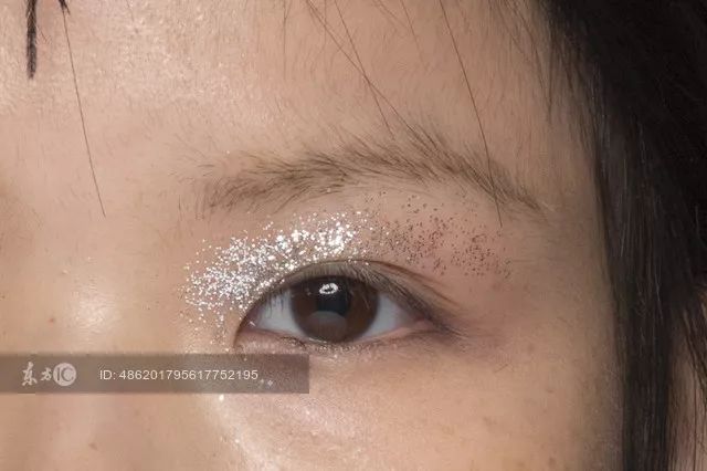 鞠婧祎李艺彤honey舞台,鞠婧祎港风复古妆容