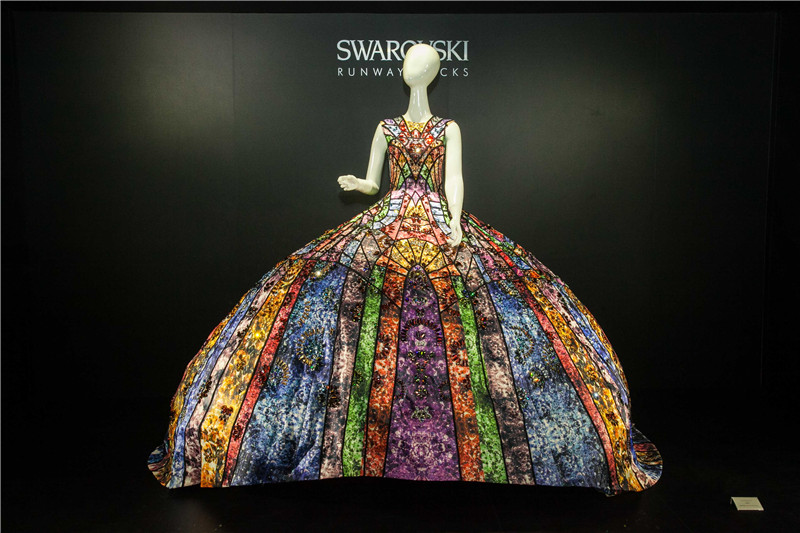 施华洛世奇是什么材质为什么贵 (施华洛世奇的东西贵不贵)