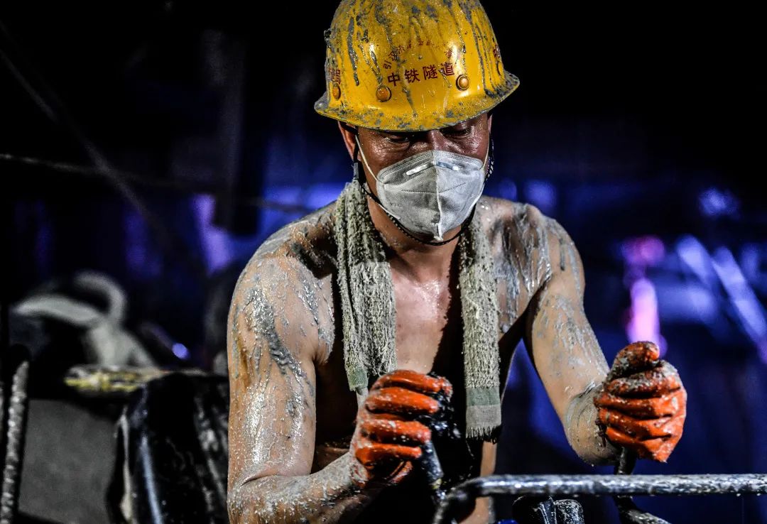 不朽的4501，奋进的中铁隧道局！我把一生热爱刻进山海