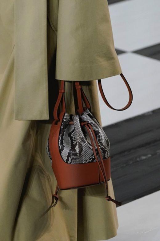 大容量不显大的包包,水桶包最好看的包包