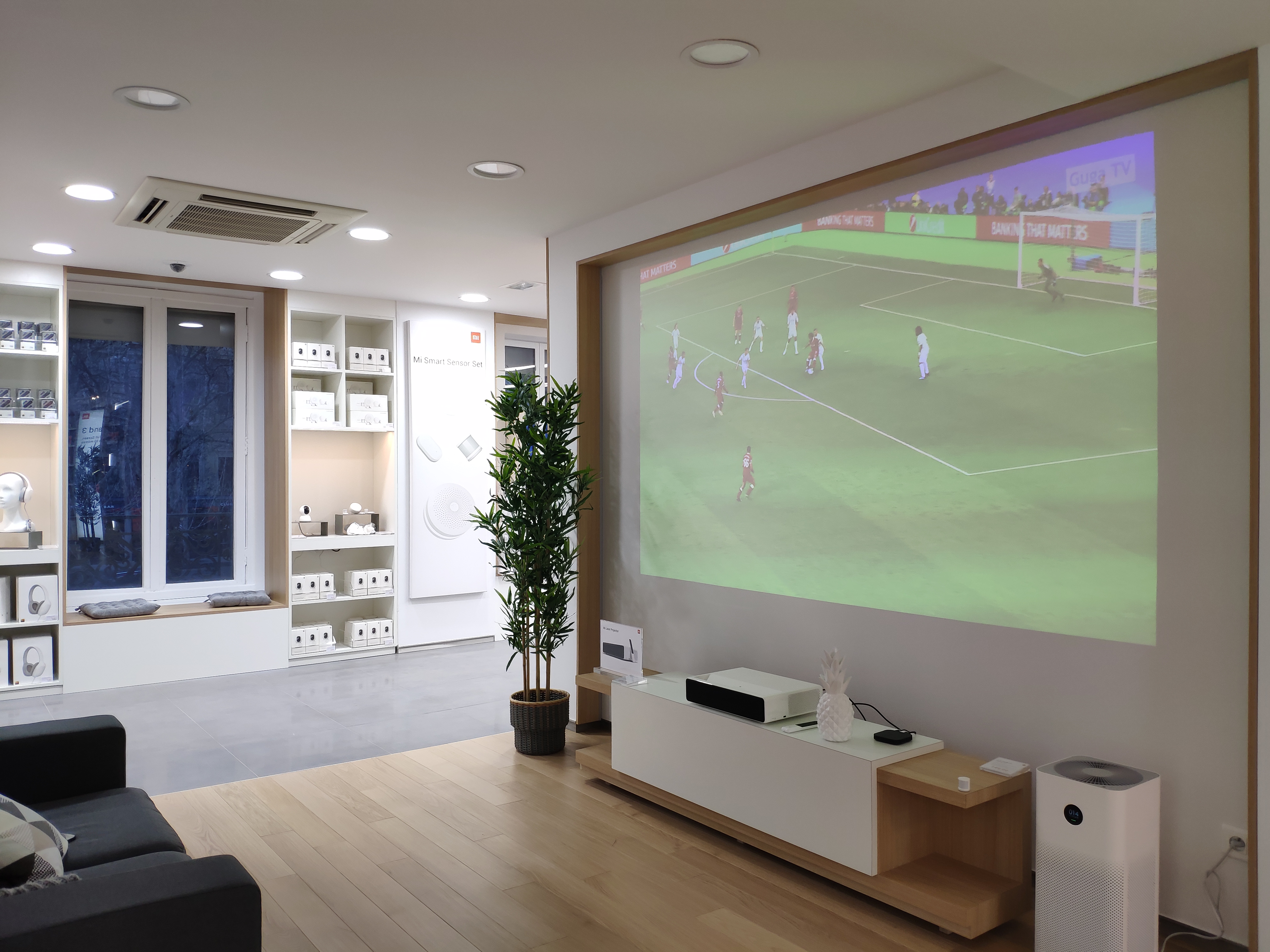 库克郁闷了！法国小米之家遭国外米粉疯狂抢购，雷军：这次稳了！