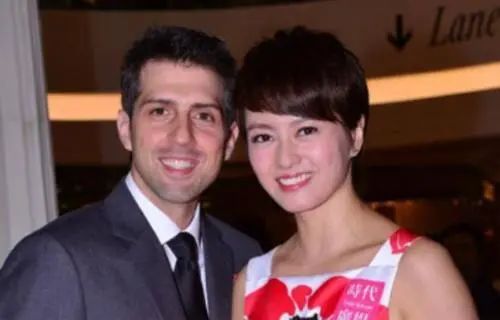 她35岁嫁外籍男友，今混血女儿罕见爆照，超高颜值过分漂亮