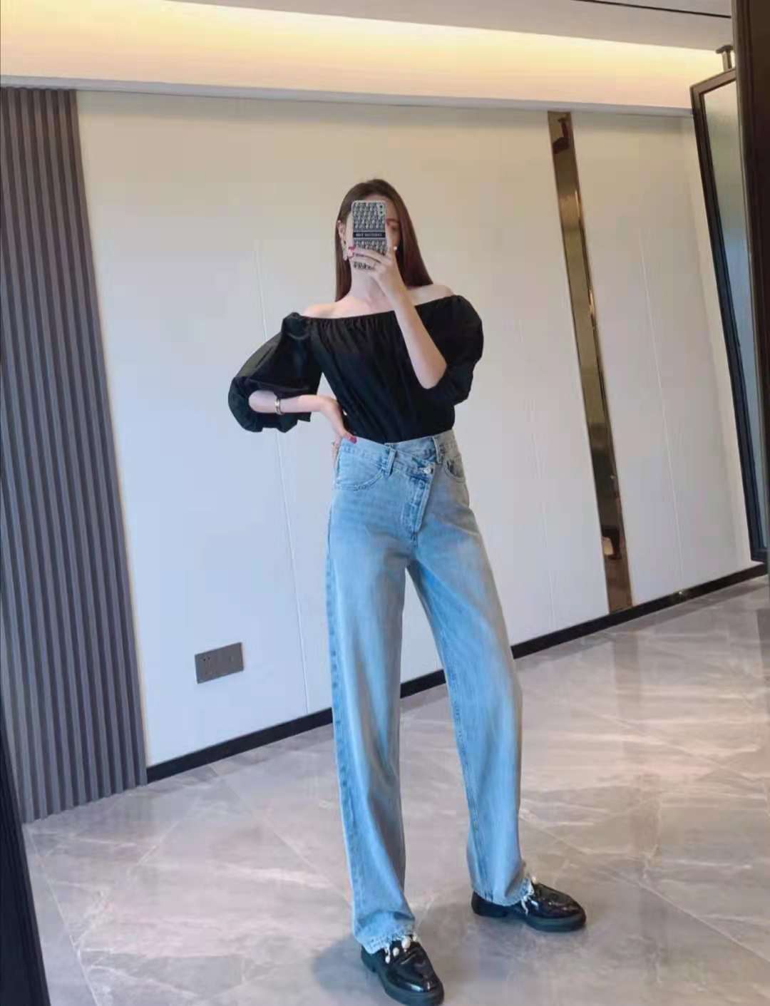 今年冬季流行的牛仔裤款式,今年流行什么样的牛仔裤男款