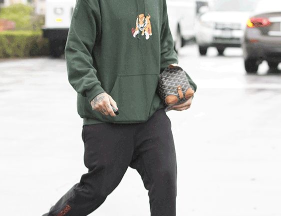 中国人为什么喜欢夹包,老外学中国人夹包