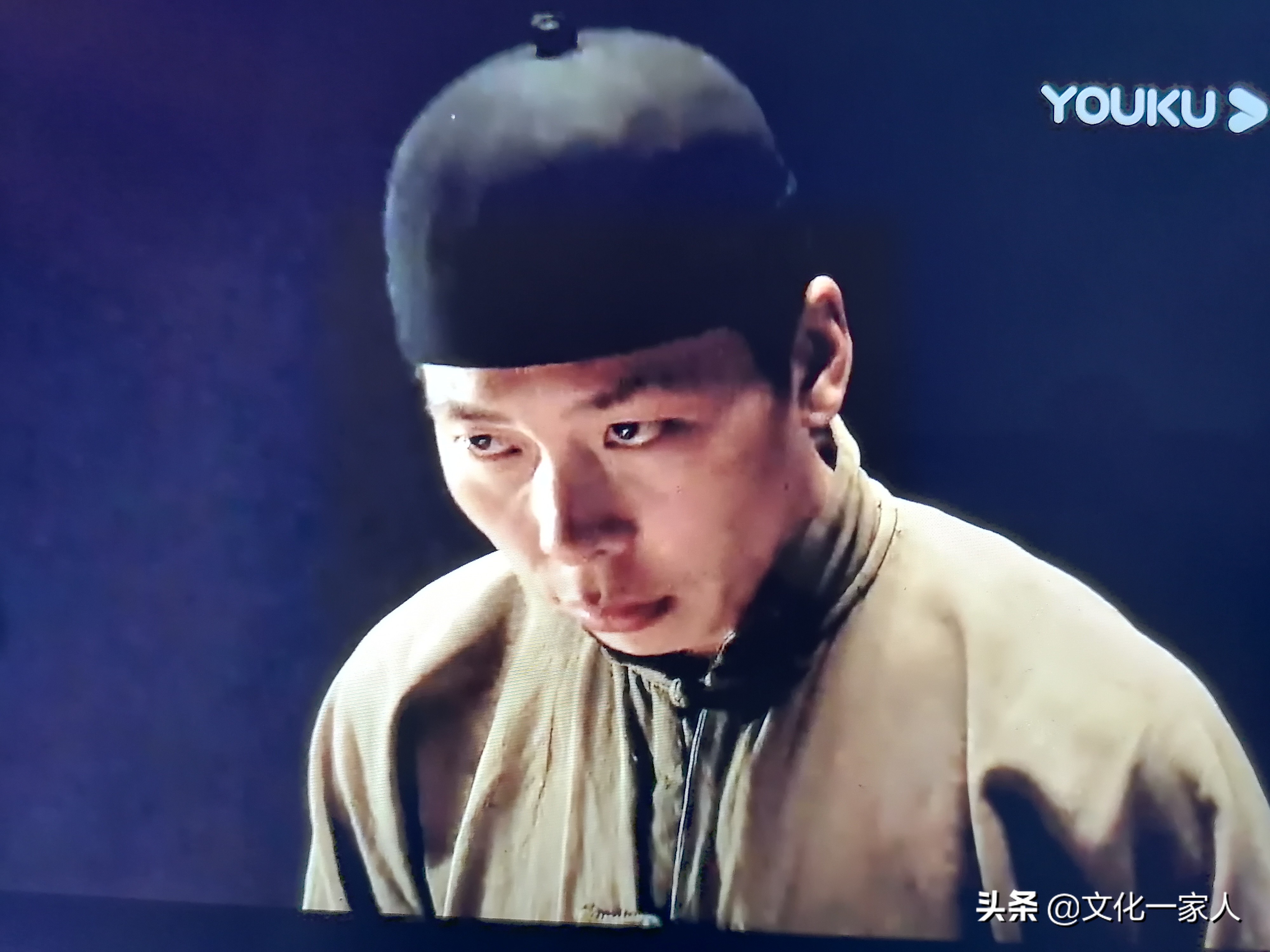 《悬崖》：一场敌中有我，我中有敌，斗智斗勇命悬一线的生死较量