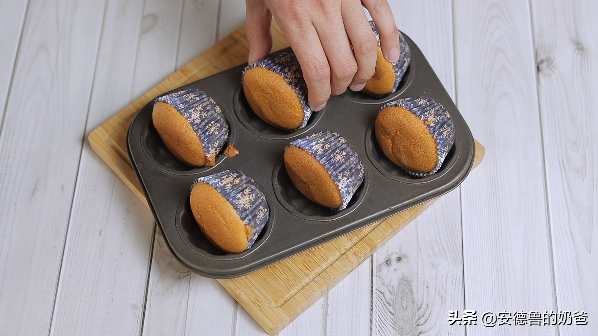 戚风蛋糕做法塌陷原因,戚风倒扣塌陷怎么补救