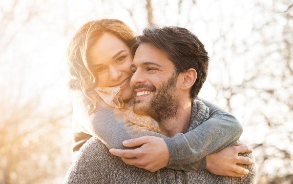 男女之间动了真情会有哪些表现,对你动情的三种表现