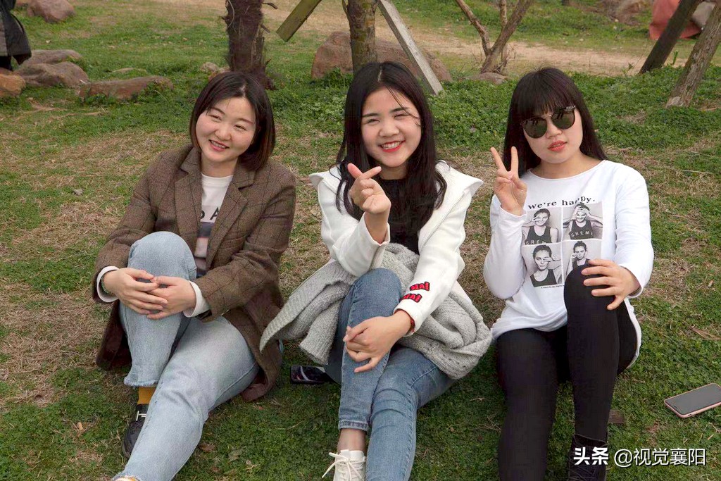 三月沁醒焉柔魅力——襄阳东方国际幼儿园莫愁湖边庆“三八”