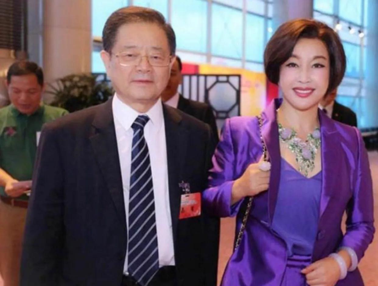 明星整容和不整容老去有什么区别,自然老去和整容明星的对比