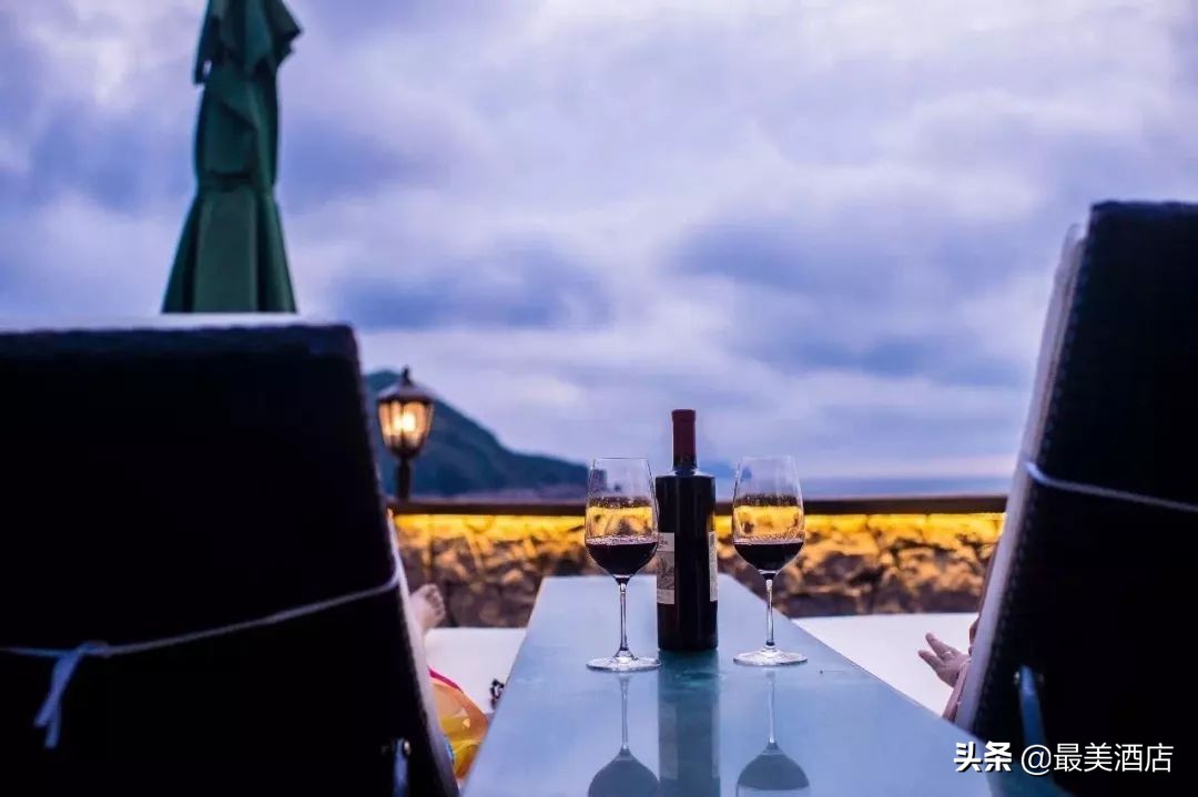 这对夫妻把渔民都嫌弃的破旧石头房，改成3个超美的民宿，美爆了