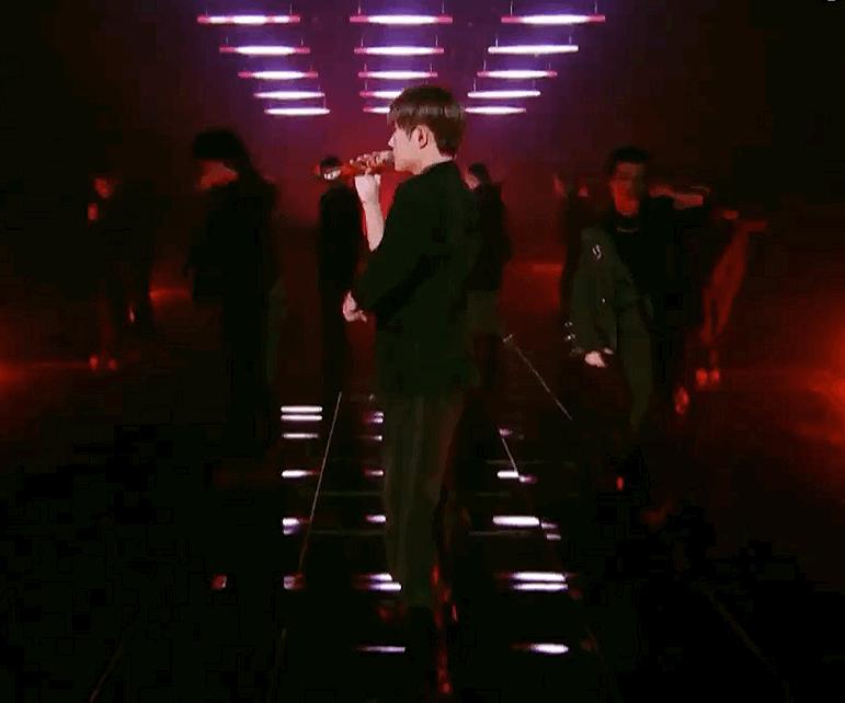 高冷霸气的易烊千玺,易烊千玺颜值即正义