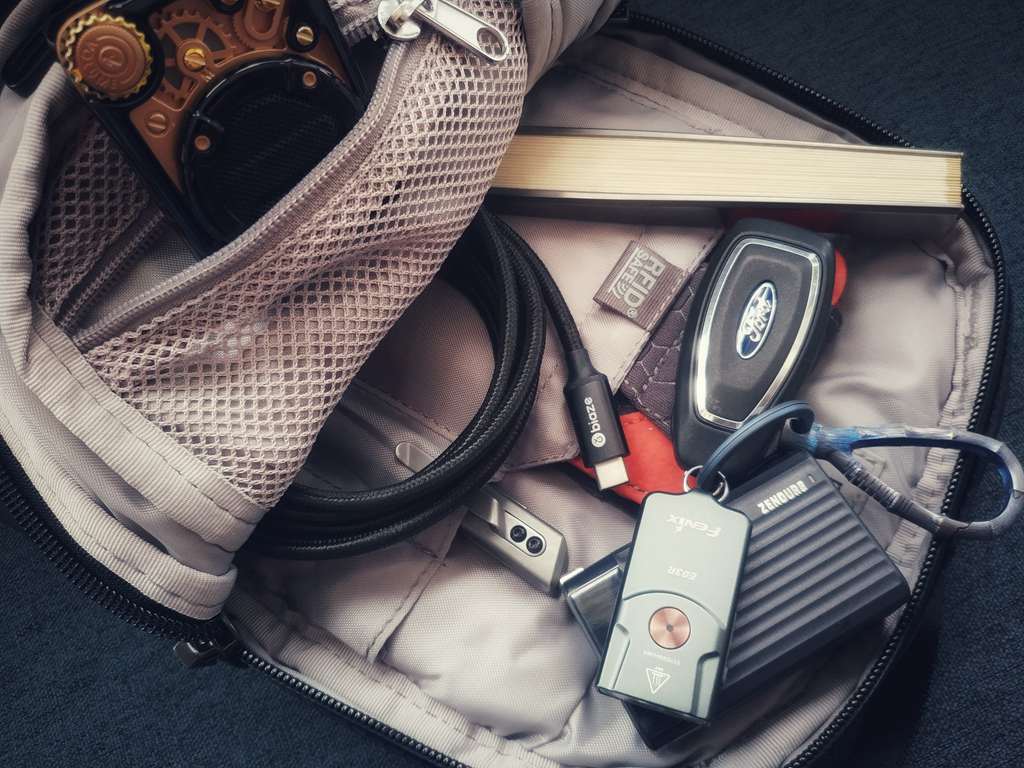 小包包里装些什么,小包包里适合放什么东西