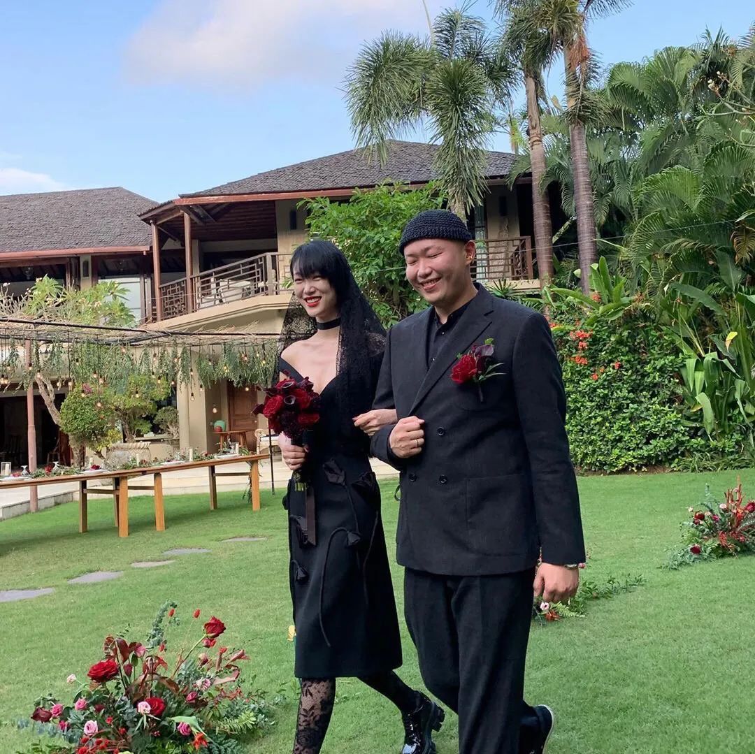 从希尔顿大小姐到舒淇，最美的婚纱从不只有一种模样