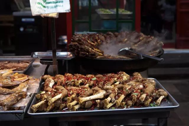 中国最著名十大小吃街及特色美食,中国夜市十大小吃街排行榜