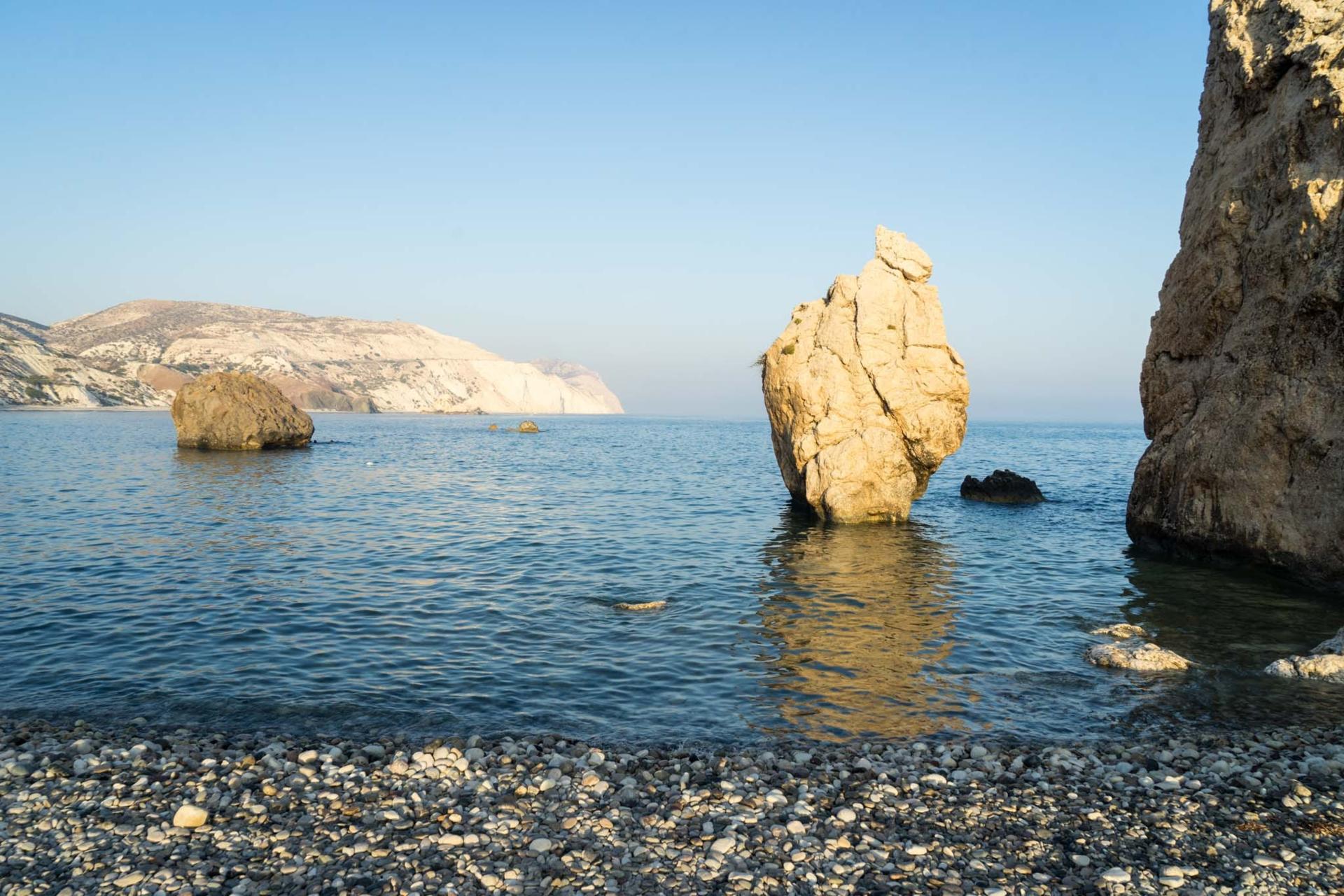 葡萄酒香水比法国牛,30万元别墅加绿卡,免费落地签看超美海滩!