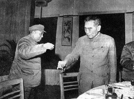 周恩来到底有什么魅力?不是元帅,但开国将帅都对他推崇备至