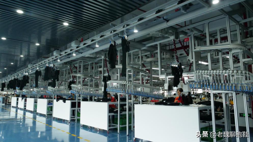 跑鞋阿迪达斯和耐克哪个好,阿迪达斯马拉松跑鞋和耐克