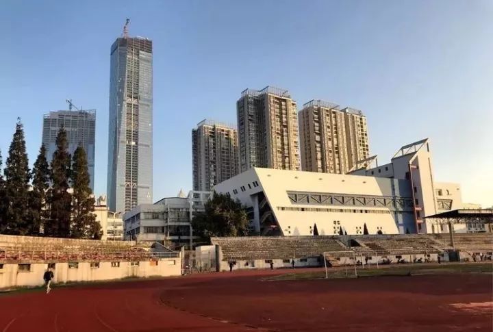 从镇江到镇江市体育中心怎么走,镇江老体育公园