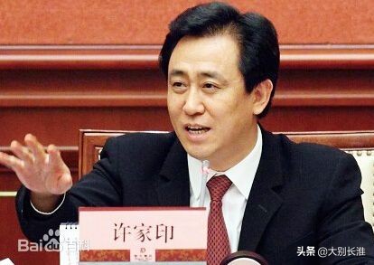 许家印两次登上城门楼照片,许家印登城门图片