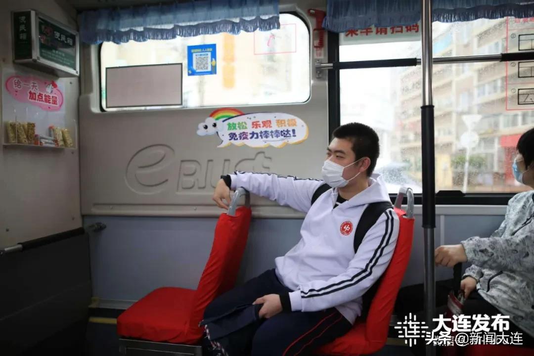 风雨中,“神兽”们返校了