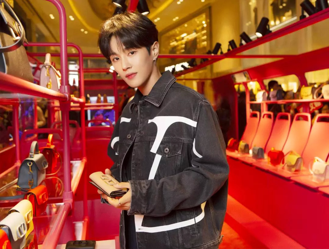 我抓住了一位资深柜员,道出了如何让你掏钱买包的秘密