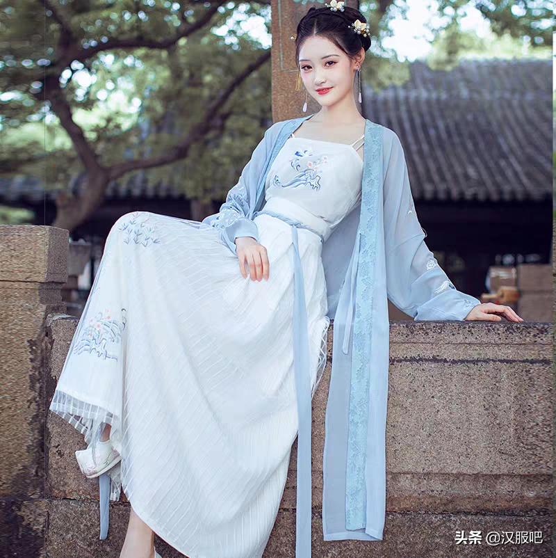 如何选择适合自己的汉服款式,汉服道袍怎么搭配才好看