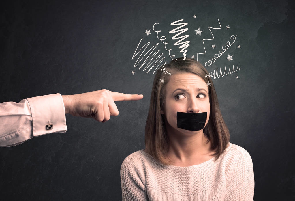 在厕所遇见领导怎么办,在公共场合遇到领导时合适的做法