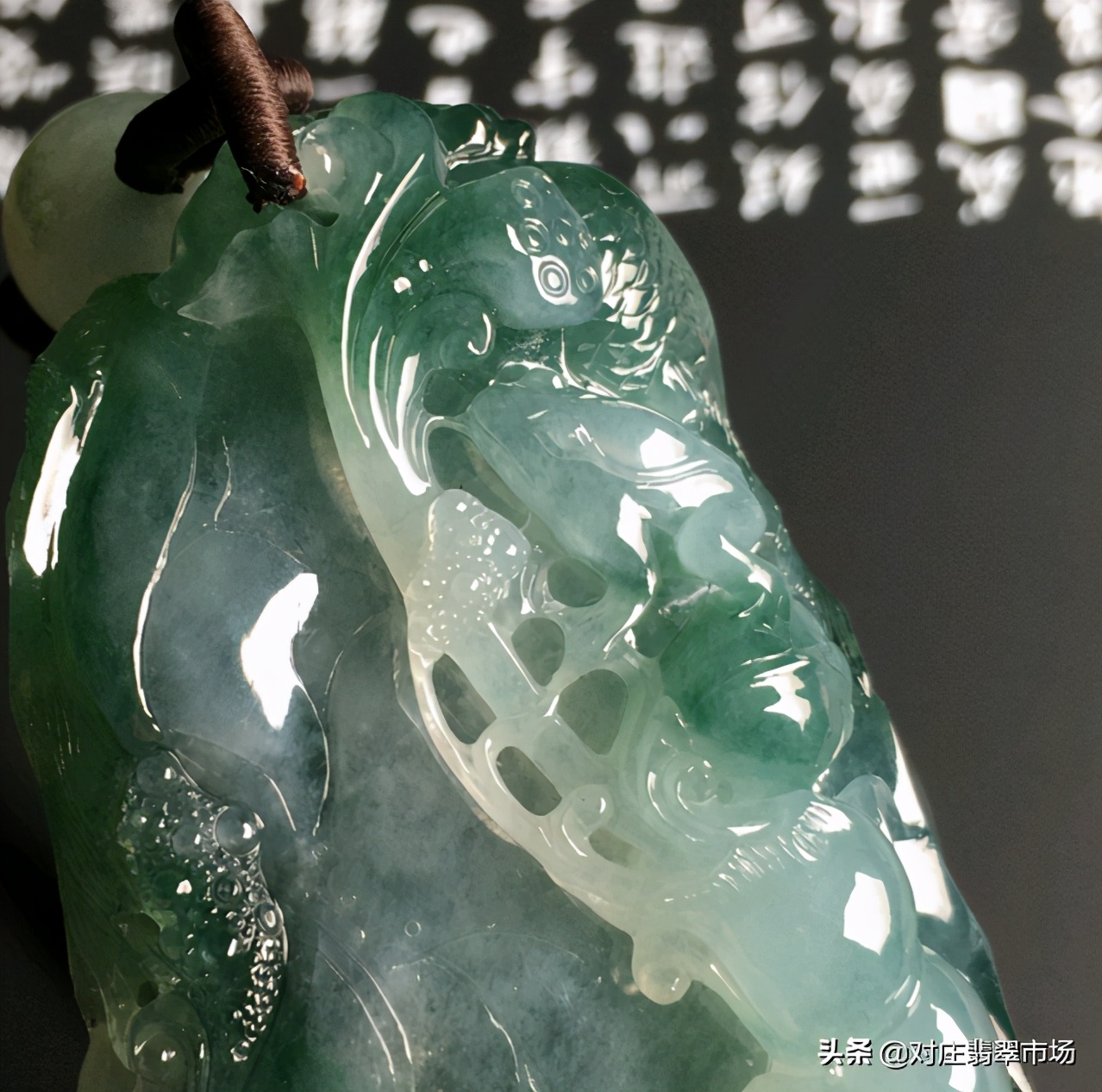 翡翠玉雕的工艺有哪些,翡翠玉雕起货前的样子