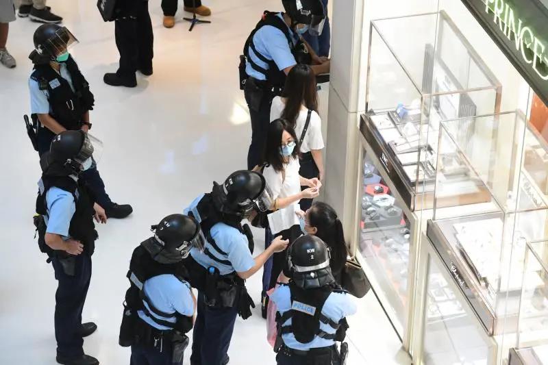 黑暴重来！旺角非法聚集36人被票控2男涉藏仿制枪伸缩棍被捕