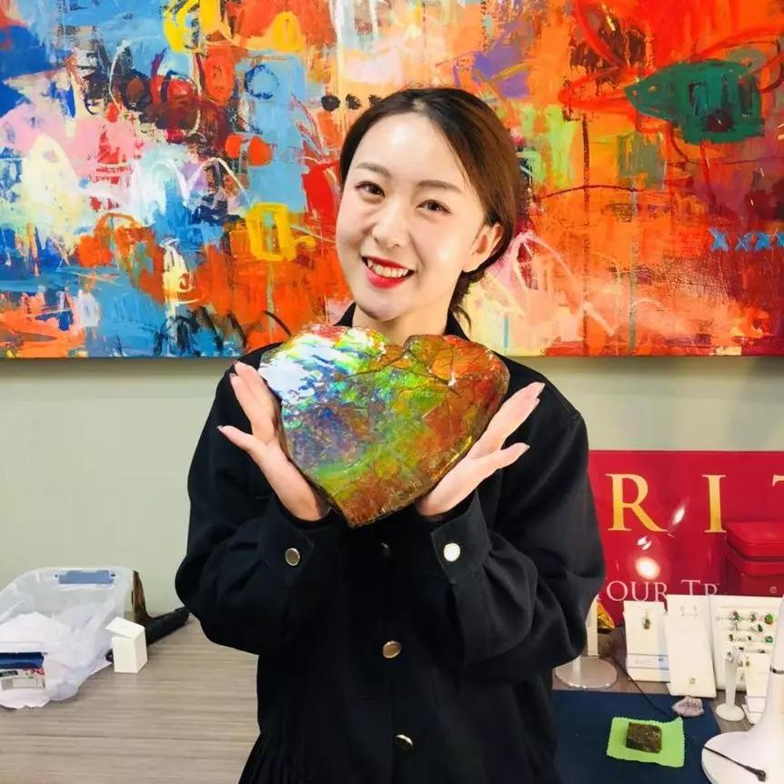 加拿大矿区斑彩石,斑彩宝石矿